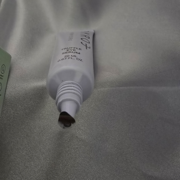 Truffle Eye Serum - Picture 3 of 5